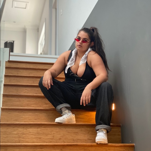 Meet your Posher, Tanaya - Picture 1 of 1